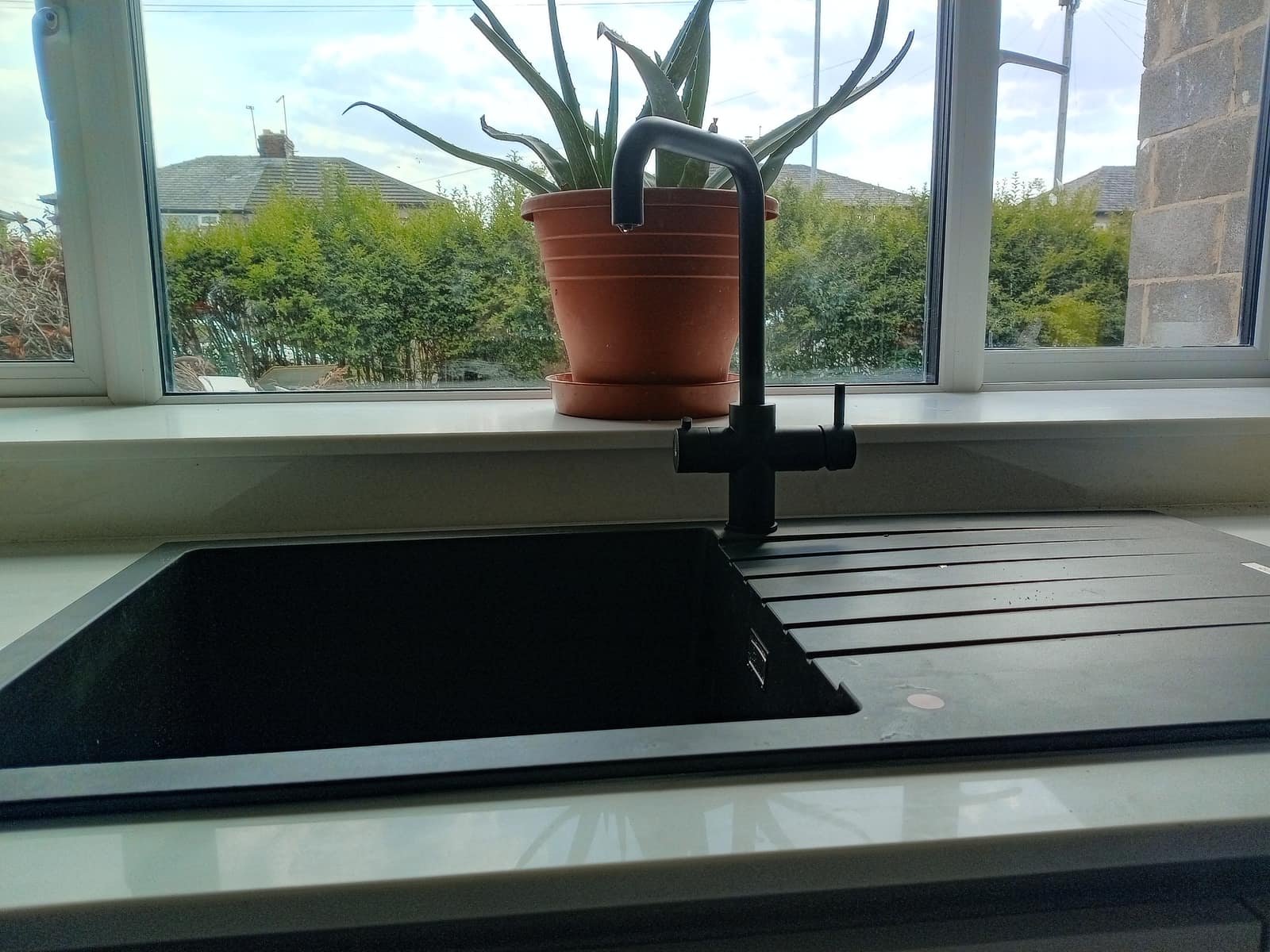 Kitchen sink tap installation and replacement